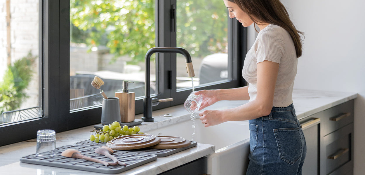 woman cleaning dishes