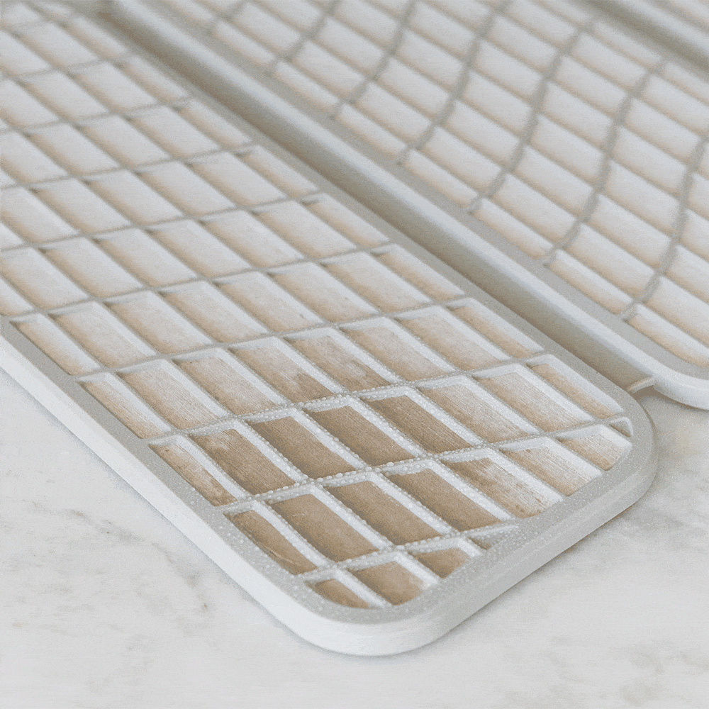gif of quick drying on sandstone dish pad
