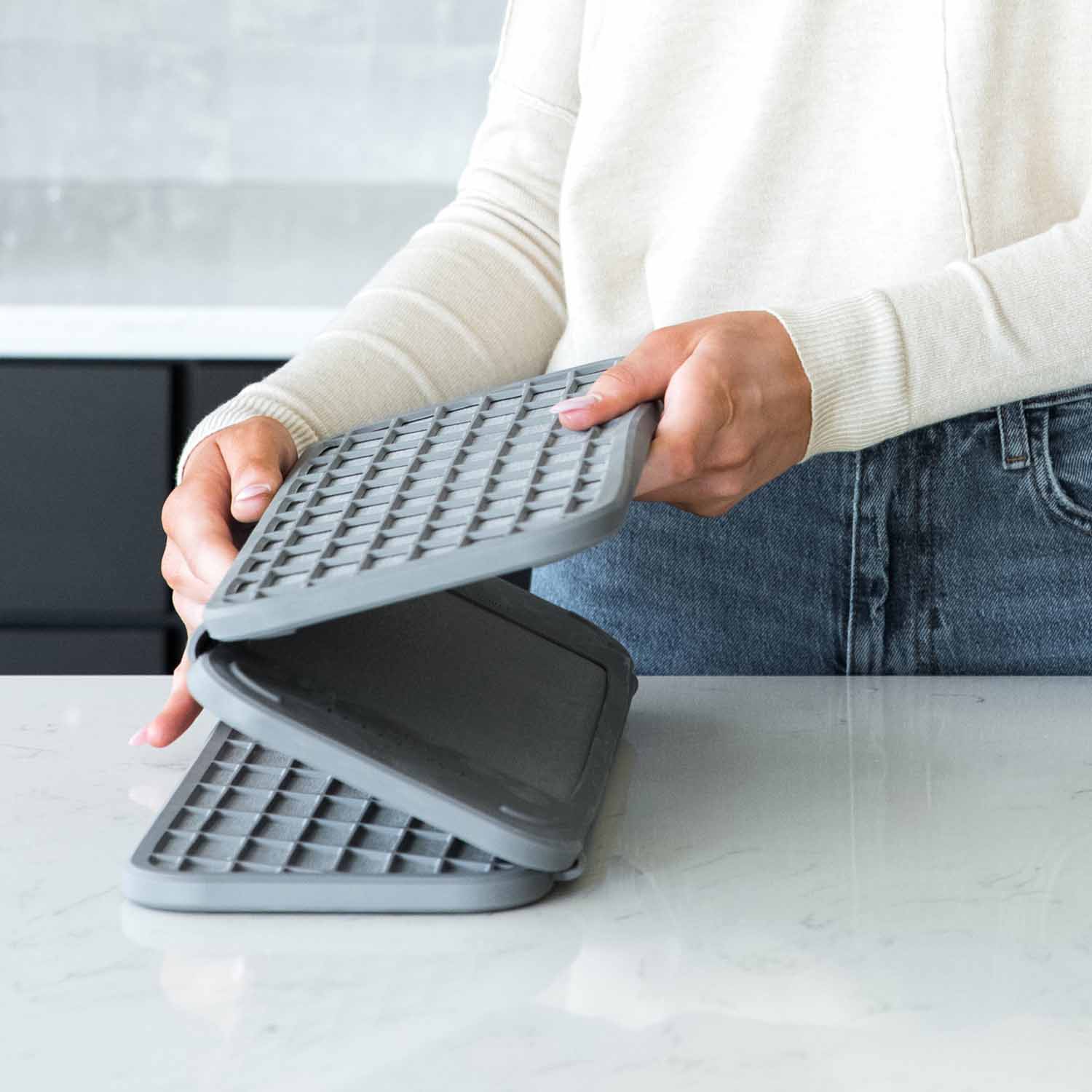 slate dish pad being folded in 3 parts