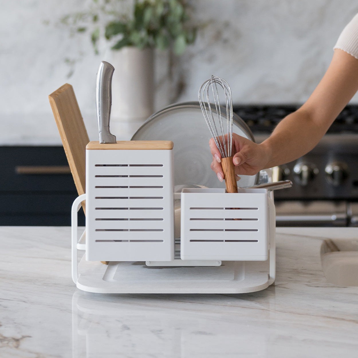 side view of dish rack with utensils