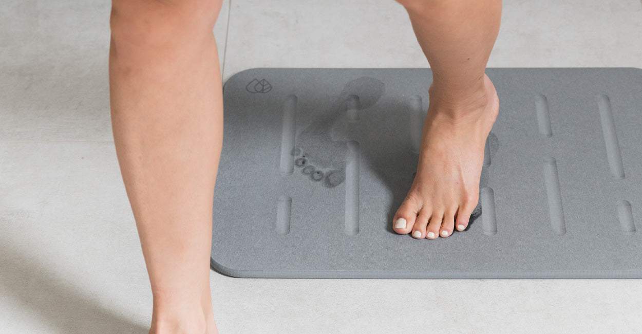 Diatomaceous Earth Bath Mat: How It Works | Dorai Home