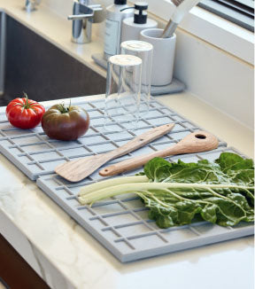 Ridge Large Dish Pad with produce in kitchen. 