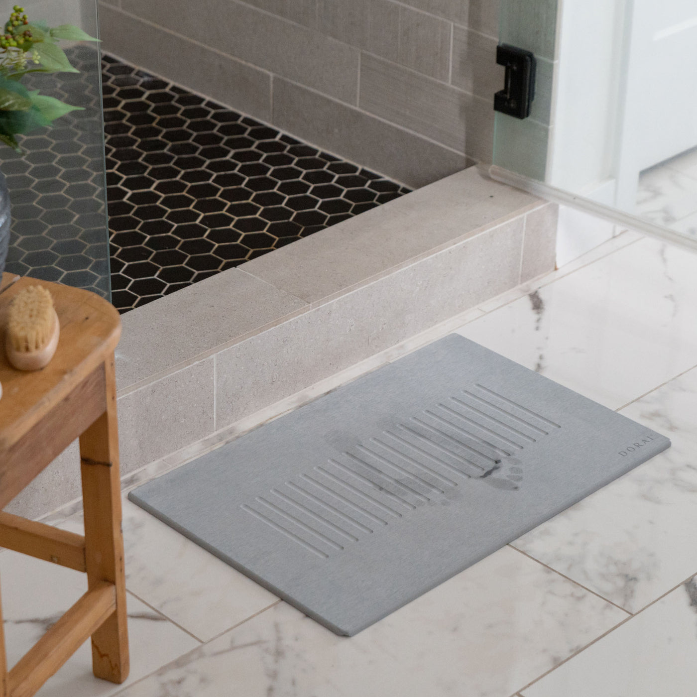 Original bath stone mat, quick-drying water from feet, in front of shower