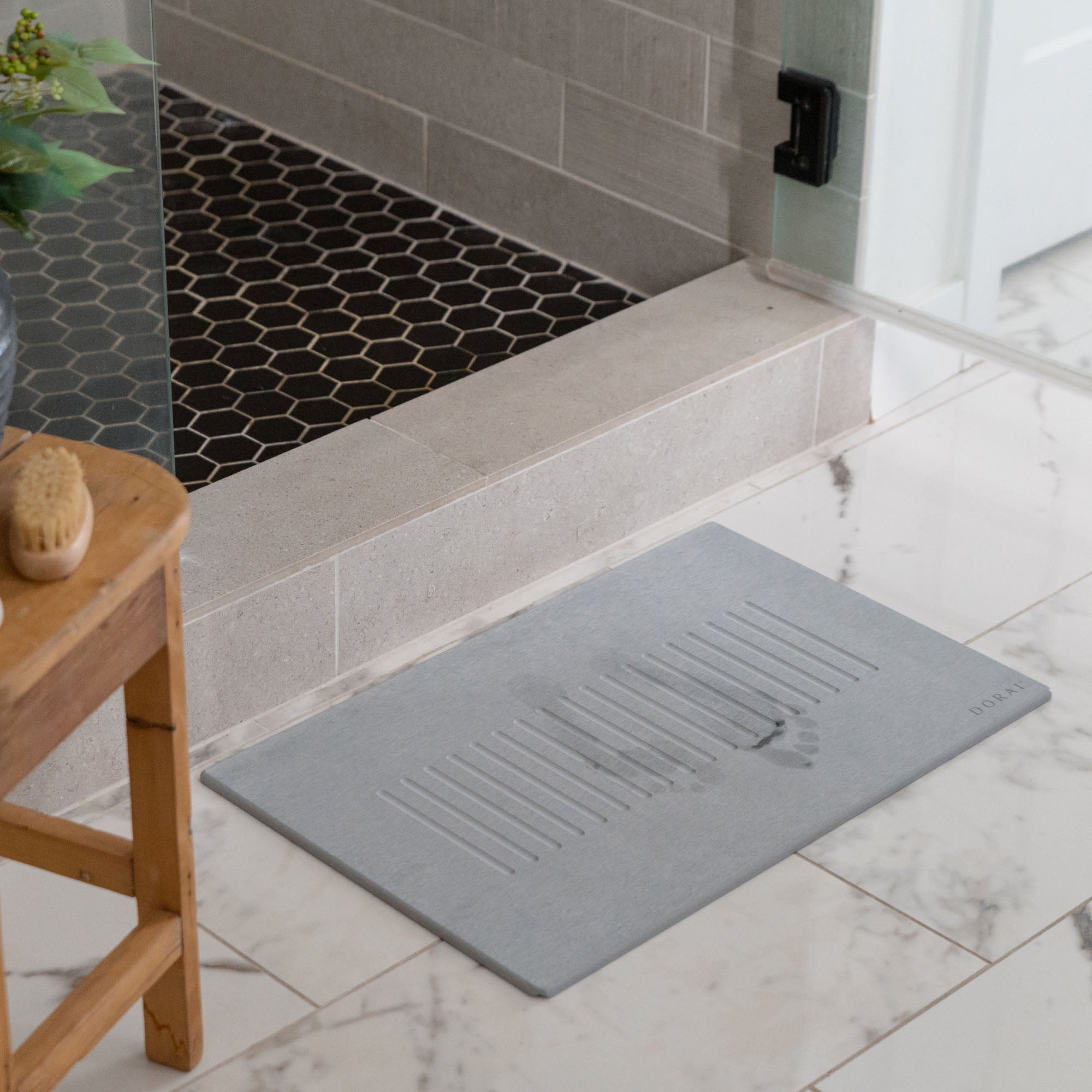 Original bath stone mat, quick-drying water from feet, in front of shower