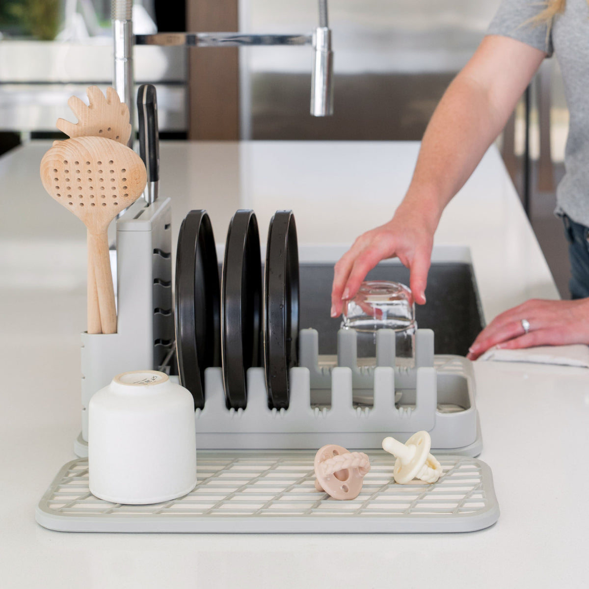 Sandstone Dish Pad with Sandstone Dish Pad Rack with wet dishes being added. 