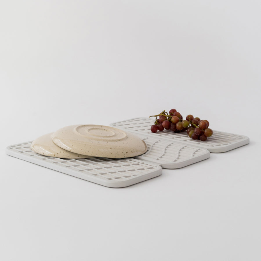 white dish drying mat with silicone