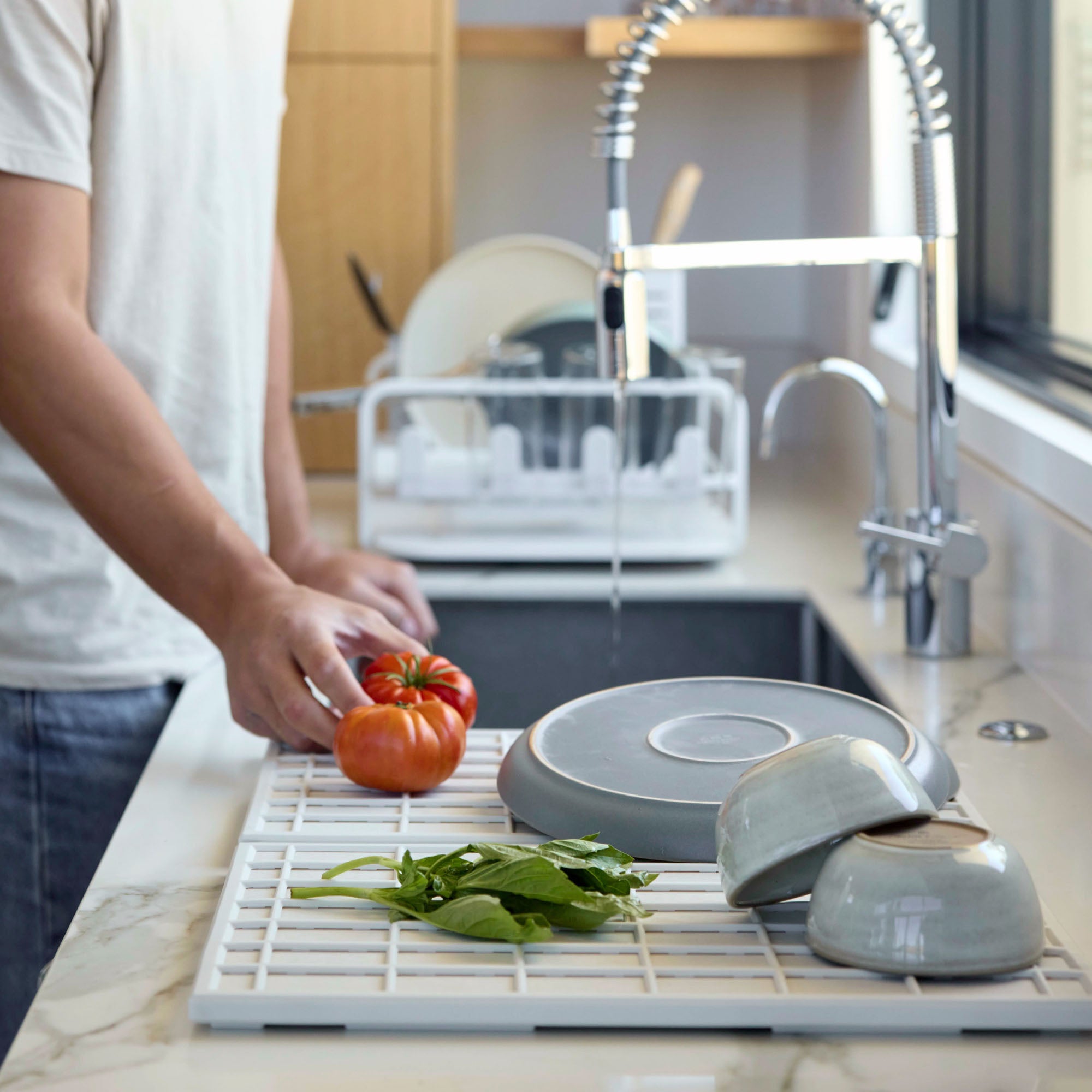 Glacier Ridge Large Dish Pad in a modern, beautiful kitchen. 