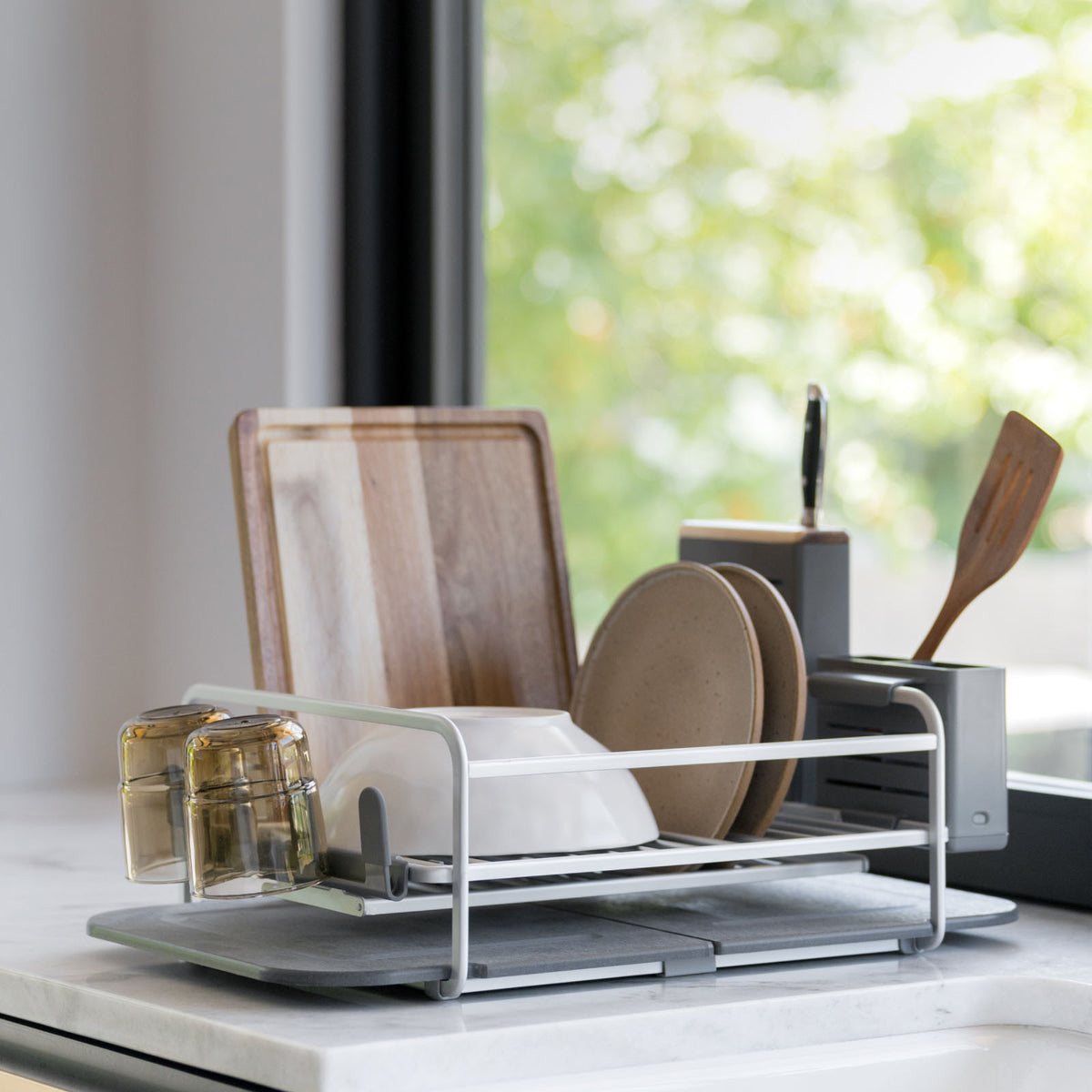 Dorai Dish Rack with knife holder and organization. 