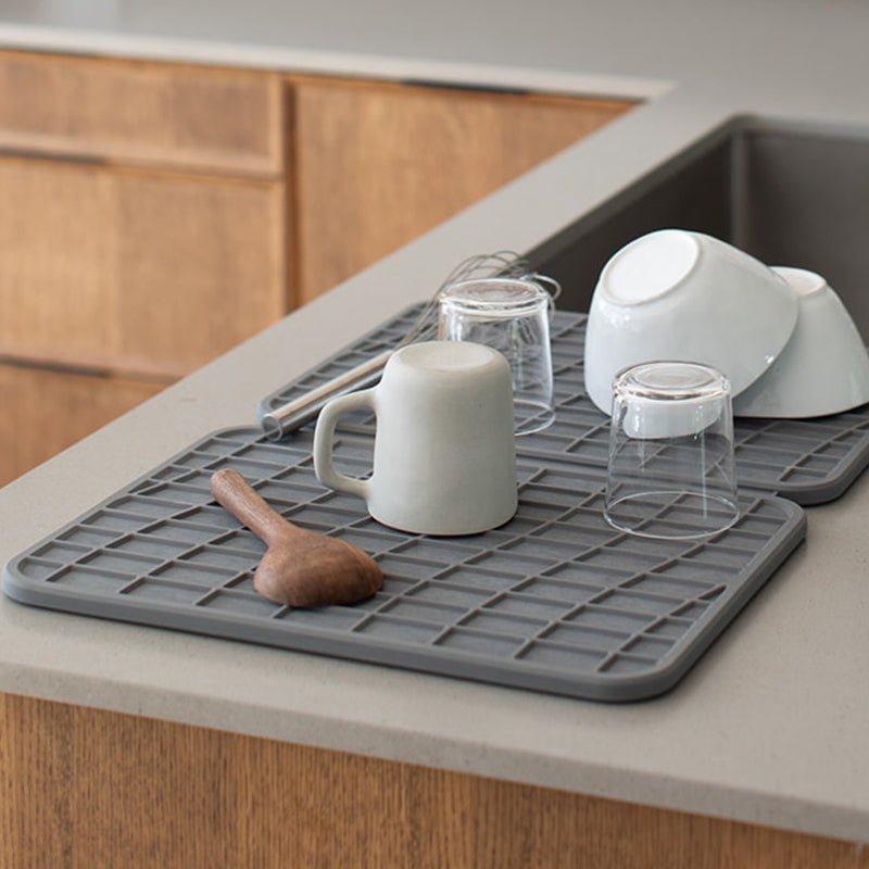 dish pad in slate color with dishes