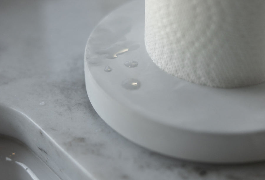 weighted diatomaceous earth base on quick drying paper towel holder with marble look