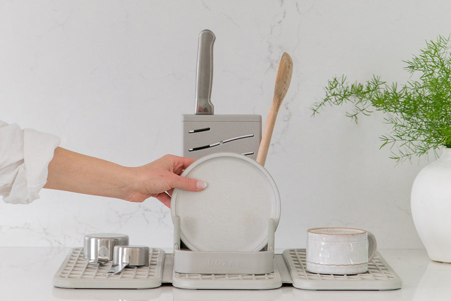 Dorai drying stone product image, showing the full setup in a kitchen environment.