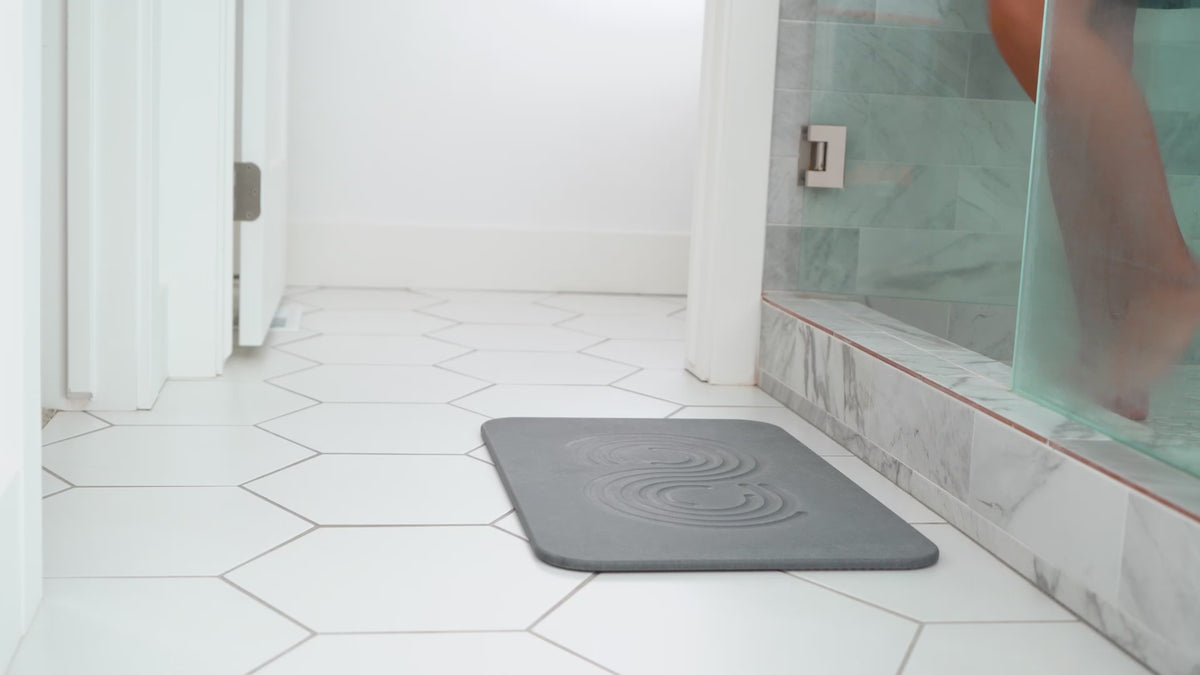Diatomaceous Earth Bath Mat: How It Works | Dorai Home