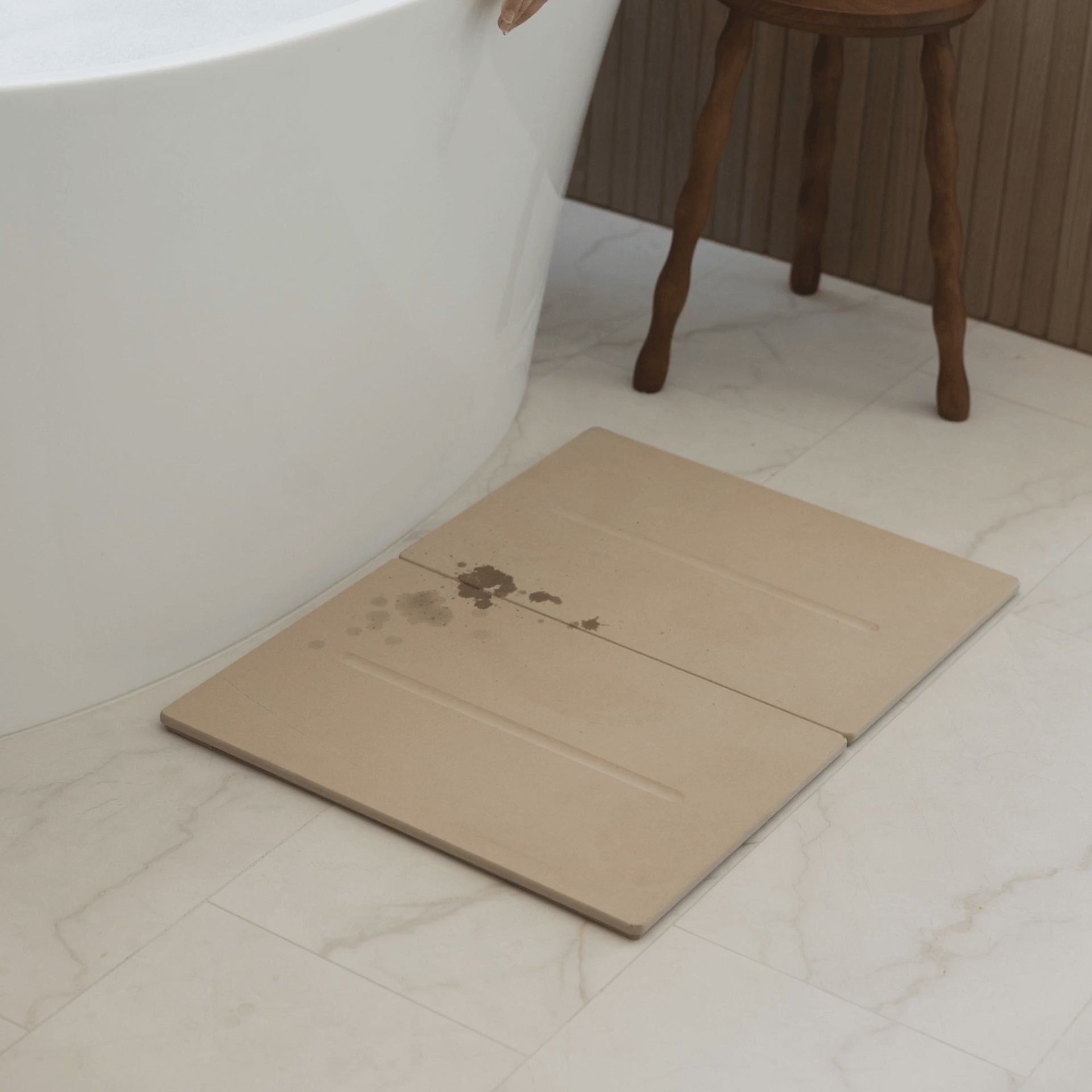 Clay Medium Bath Stone Mat is quick-drying.