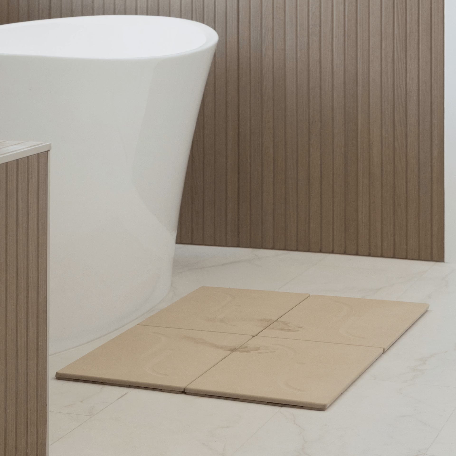 Clay Alta Large Bath Stone Mat is quick-drying. 