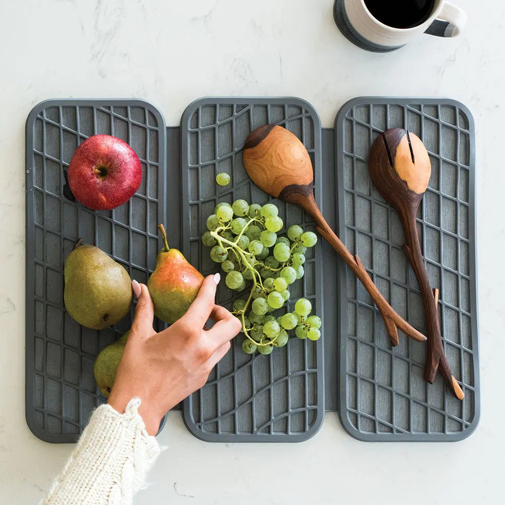 Dorai dish pad with produce and serving utensils 